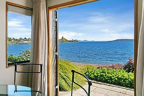 Cascades Lakefront Motel