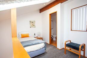 Cascades Lakefront Motel