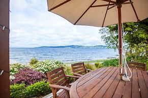 Cascades Lakefront Motel