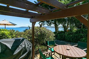 Cascades Lakefront Motel