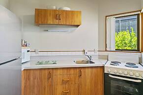 Cascades Lakefront Motel