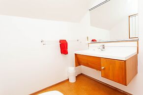 Cascades Lakefront Motel