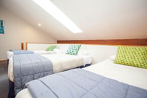 Cascades Lakefront Motel