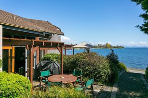 Cascades Lakefront Motel