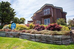 Cascades Lakefront Motel