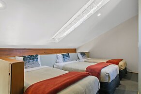 Cascades Lakefront Motel