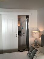 Invernairne Guest House