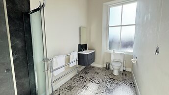 Invernairne Guest House