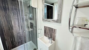 Invernairne Guest House