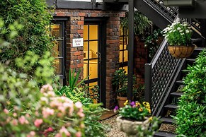 Holly Lodge