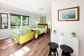 Holly Lodge