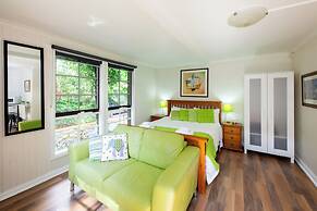 Holly Lodge