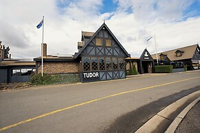 Olde Tudor Hotel