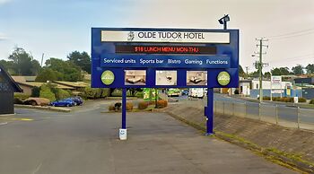 Olde Tudor Hotel