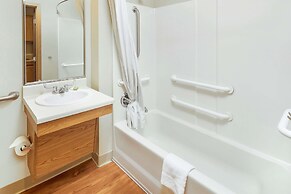 WoodSpring Suites Raleigh Apex