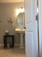 Beach Bungalow Inn and Suites