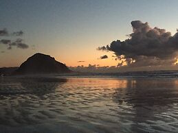 Beach Bungalow Inn and Suites