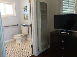 Beach Bungalow Inn and Suites