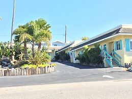 Beach Bungalow Inn and Suites