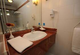 Al Bander Hotel & Resort