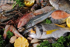 Al Bander Hotel & Resort