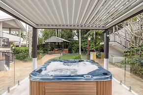 Outrigger Bay Apartments