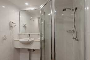 Outrigger Bay Apartments