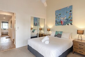 Outrigger Bay Apartments