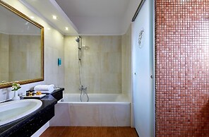 Alexander Beach Hotel & Village Resort