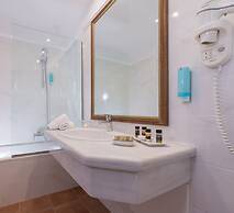 Alexander Beach Hotel & Village Resort