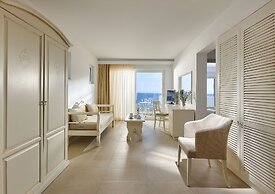 Alexander Beach Hotel & Village Resort