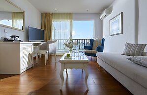 Alexander Beach Hotel & Village Resort