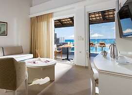 Alexander Beach Hotel & Village Resort