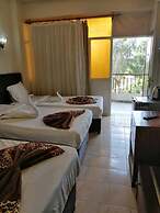 Rezeiky Hotel And Camp Luxor