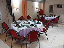 Rezeiky Hotel And Camp Luxor