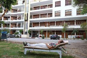 Rezeiky Hotel And Camp Luxor