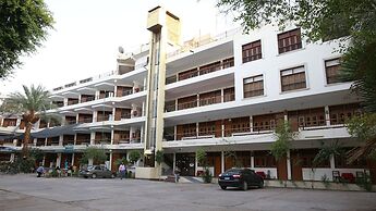 Rezeiky Hotel And Camp Luxor