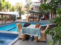 Rezeiky Hotel And Camp Luxor