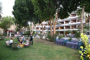 Rezeiky Hotel And Camp Luxor