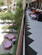 Rezeiky Hotel And Camp Luxor