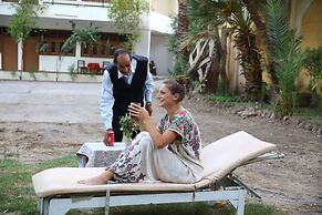 Rezeiky Hotel And Camp Luxor