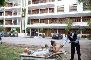 Rezeiky Hotel And Camp Luxor