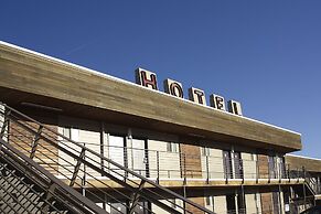 Aladdin Inn & Suites