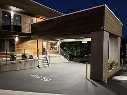 Aladdin Inn & Suites