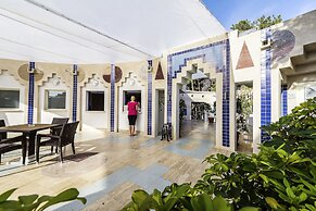 ROBINSON PAMFILYA - All Inclusive