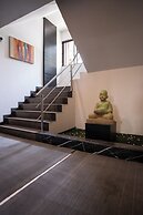 AR Suites Fontana Bay