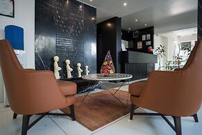 AR Suites Fontana Bay