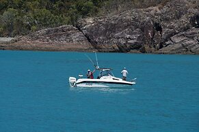 Airlie Seaview Apartments