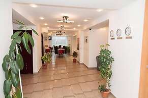 Plus Hotel