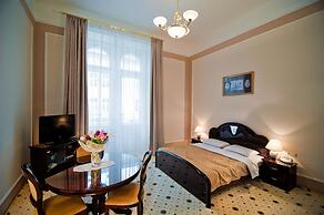 George Hotel